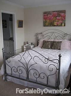 Master bedroom #2 : Full bath, double closet, lots of room!