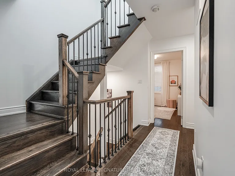 14 Queen Mary Ct — Photo 11