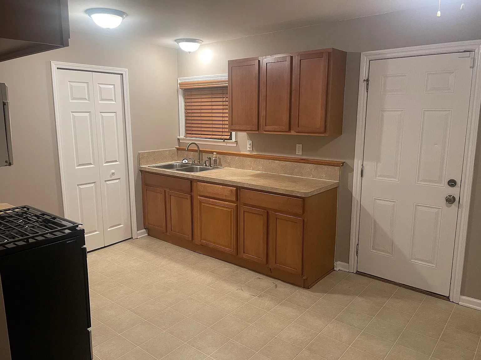 3 bed, 988 sqft, $1,400 — Photo 3