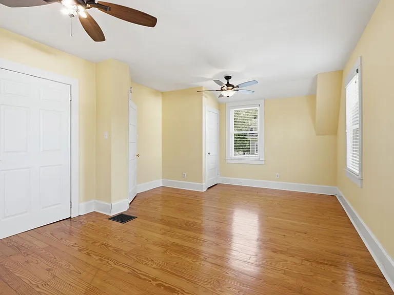 1301 Clarke St — Photo 16