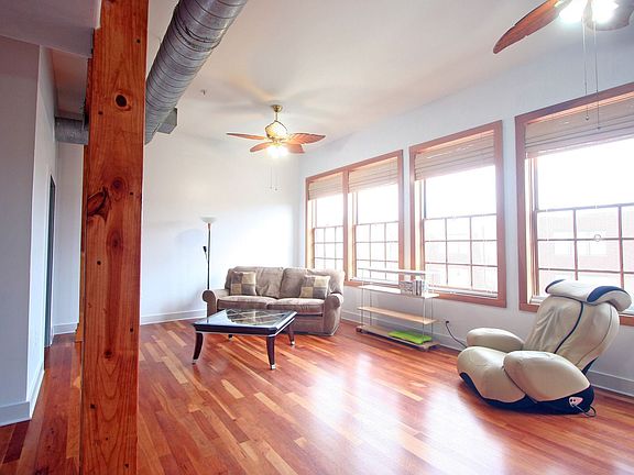 3rd image of 2502 Live Oak St APT 306