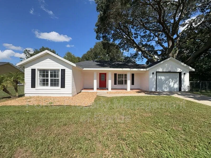 3 bed, 2.0 bath, 1365 sqft, $1,899 — Photo 3
