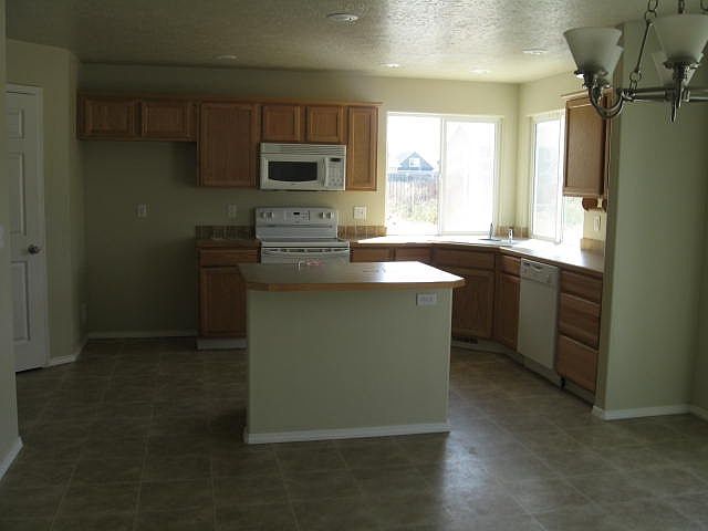 2nd image of 3825 Longabaugh