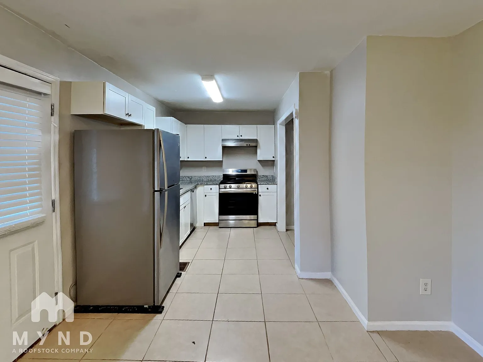 3 bed, 1.0 bath, 1212 sqft, $1,535 — Photo 2