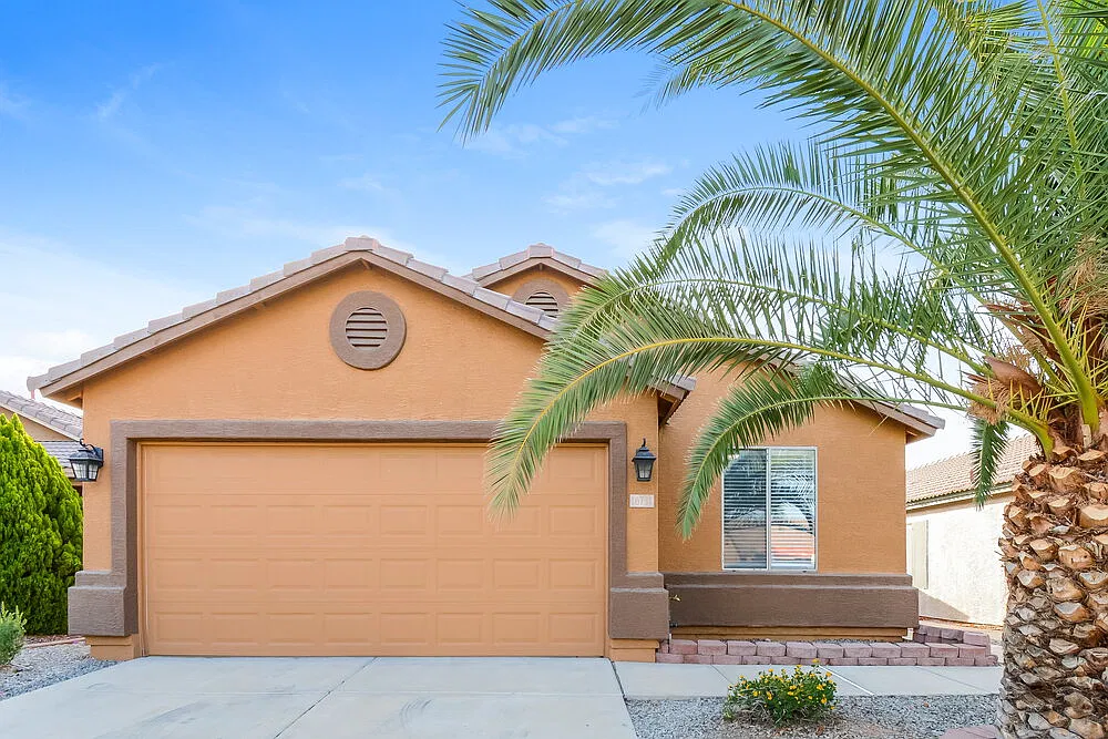3 bed, 2.0 bath, 1368 sqft, $1,960 — Photo 1