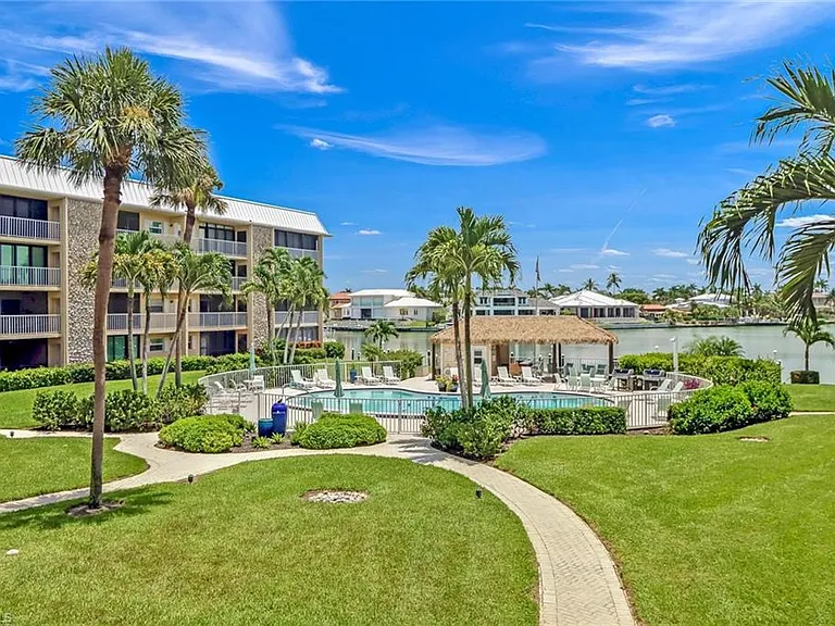 3000 Gulf Shore Blvd N #213 — Photo 1