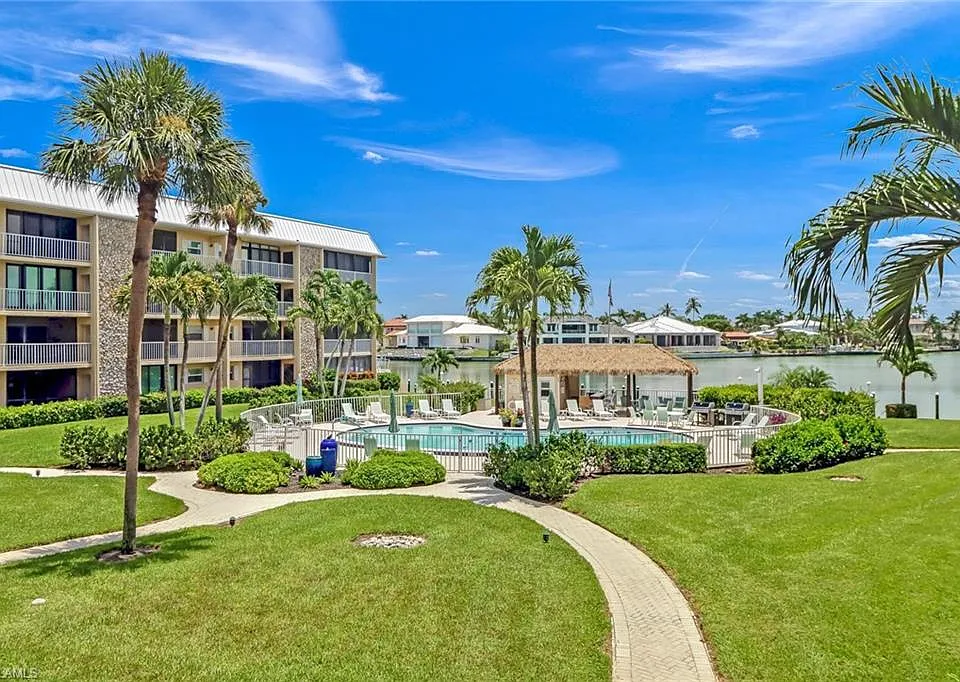 3000 Gulf Shore Blvd N #213