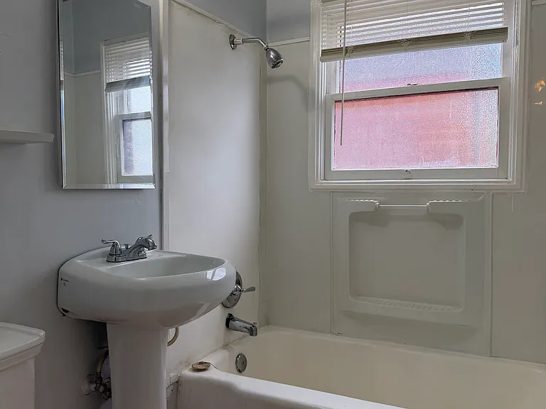 1504 N Jarrett St — Photo 10