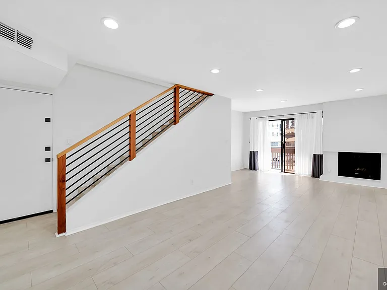 15215 Magnolia Blvd #130 — Photo 10