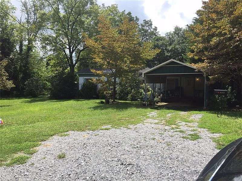 2nd image of 633 Martins Chapel Rd
