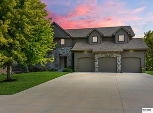 18629 Gold Cir, Omaha, NE 68130