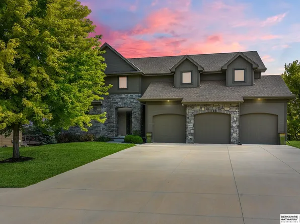 18629 Gold Cir, Omaha, NE 68130
