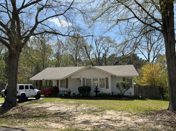 1205 Spring St, Waynesboro, MS 39367