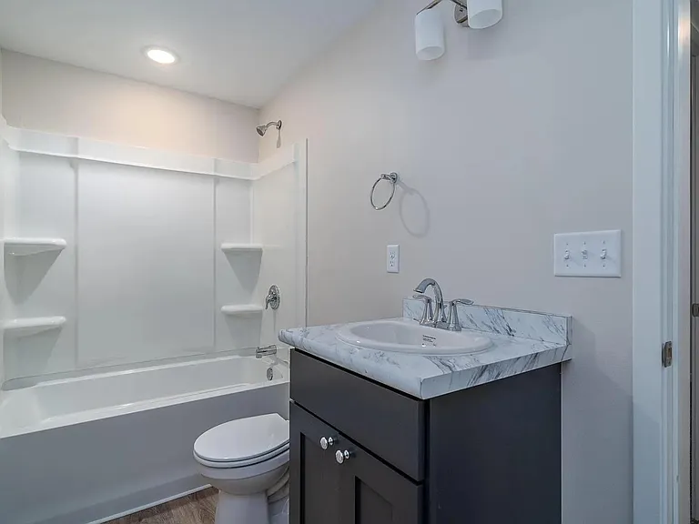 895 Thames Ct — Photo 13