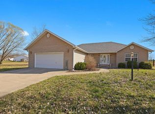 2214 Motel Rd, Highland, IL 62249