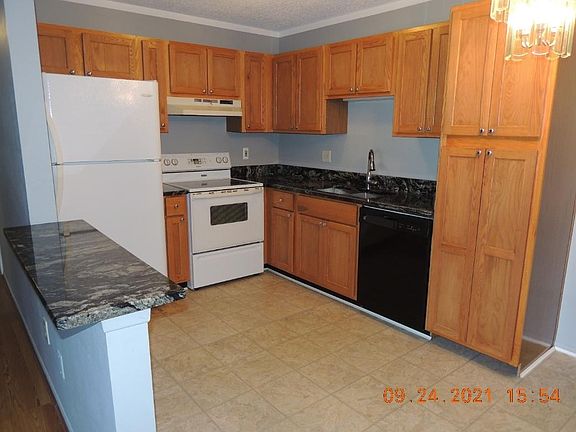 3rd image of 43382 Fountain Dr
