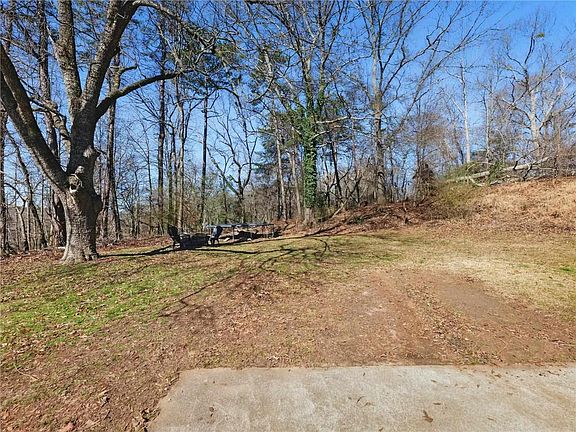 2nd image of 2093 Beverly Rd