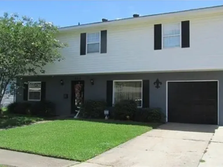 404 Corrine Ct — Photo 1