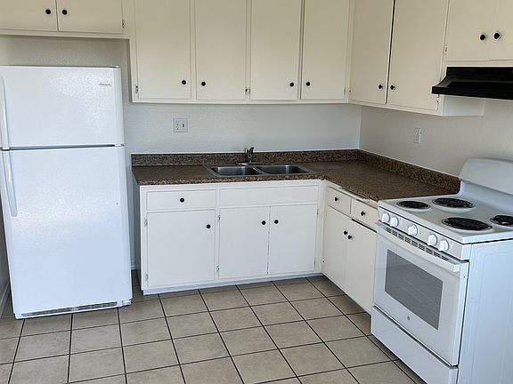 2nd image of 2590 Highland Ave #8