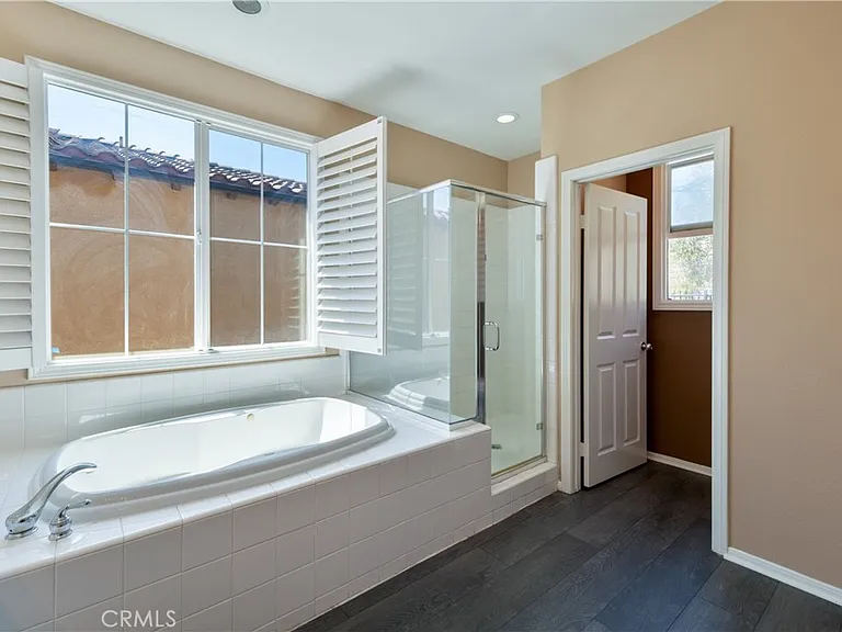 3513 W Hughes Ln — Photo 27