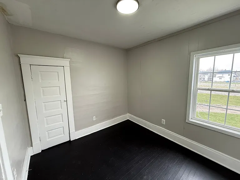 1421 Long Ave — Photo 48
