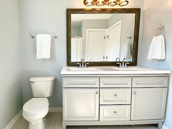 2nd Floor Hall Full Bath