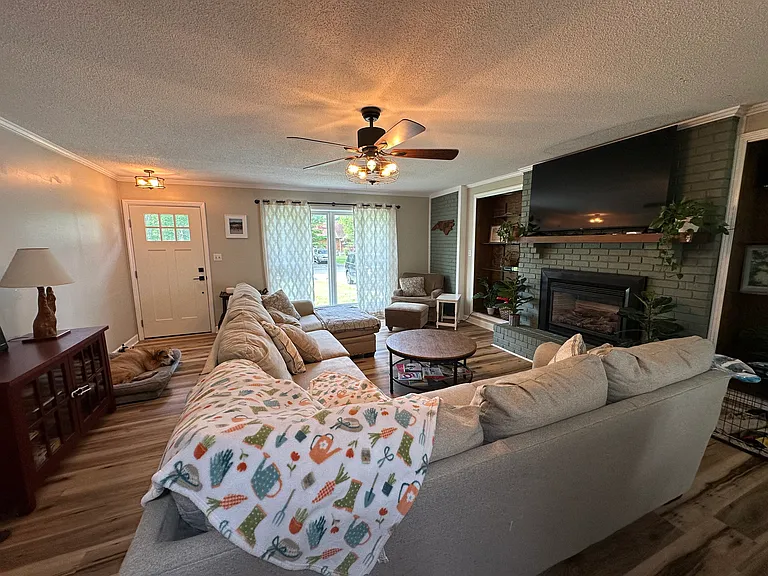 229 Nottingham Dr — Photo 1