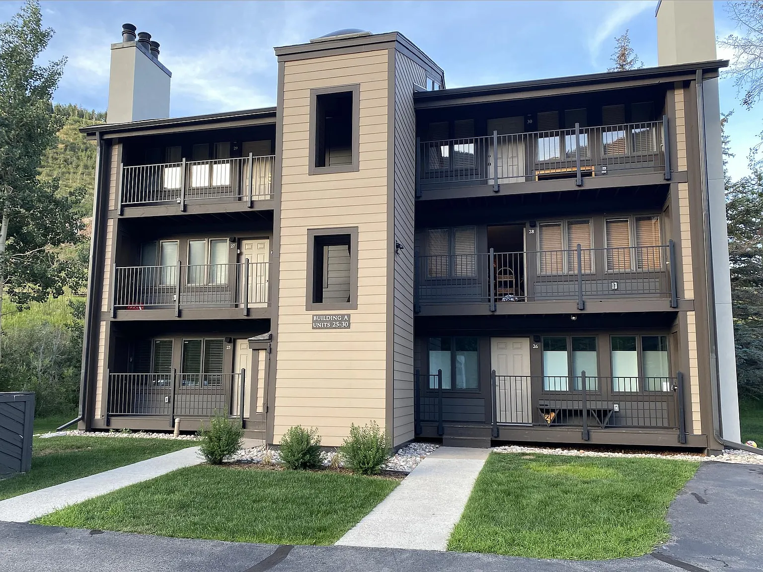 3 bed, 1068 sqft, $4,500 — Photo 1