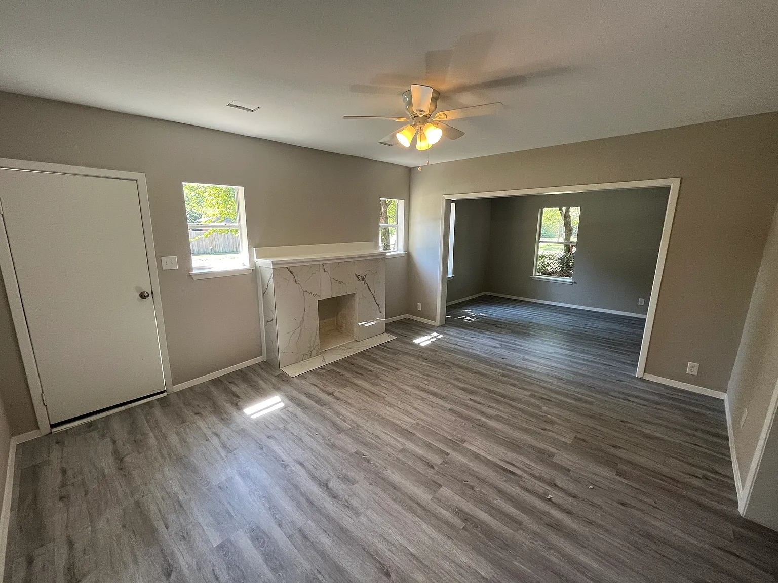 2 bed, 988 sqft, $1,350 — Photo 2