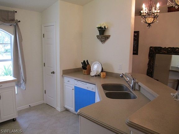 3rd image of 1139 Galileo St E