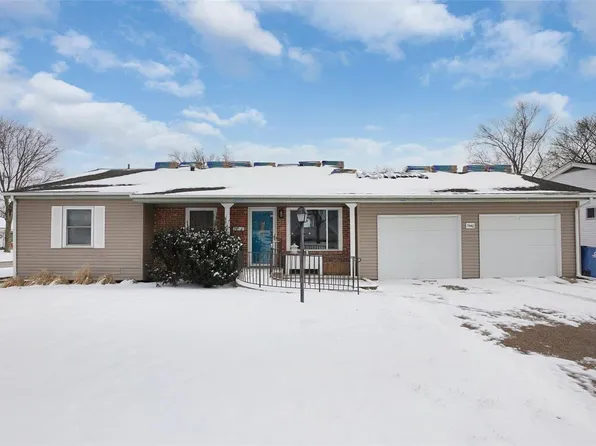 7446 Foxfield Dr, Hazelwood, MO 63042