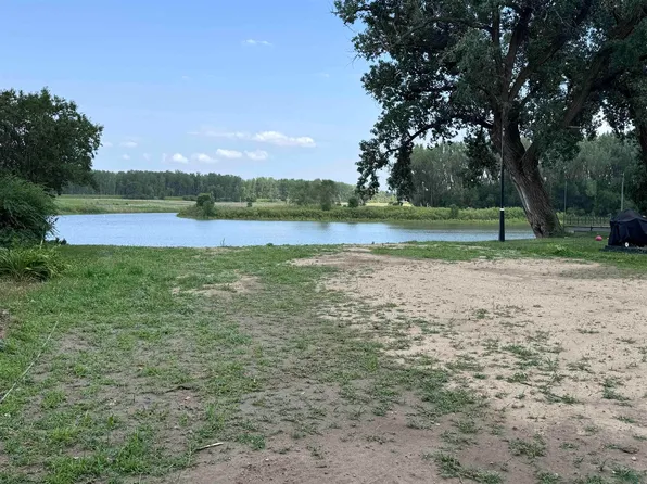 149 Suncoast Dr, McCook Lake, SD 57049