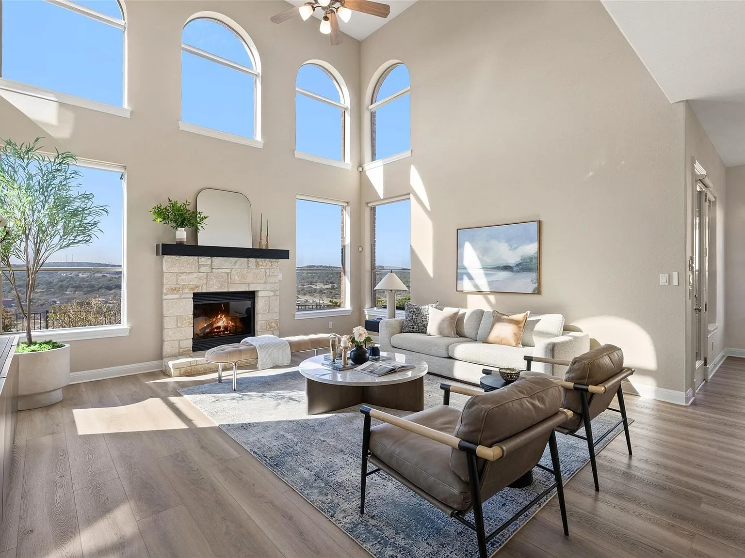 4 bed, 3.5 bath, 4132 sqft, $8,000 — Photo 4