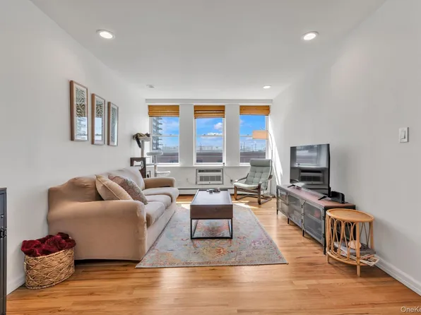 25 W Broadway #207, Long Beach, NY 11561