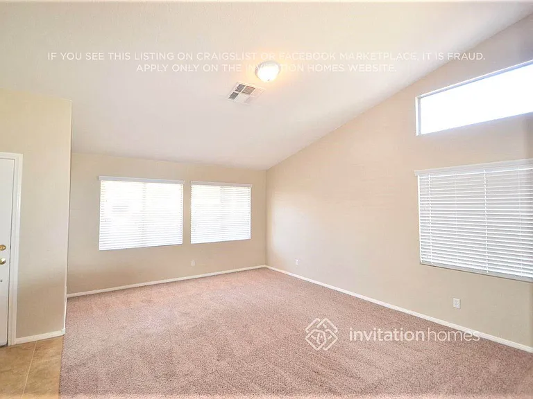 320 Perry Ellis Dr — Photo 2