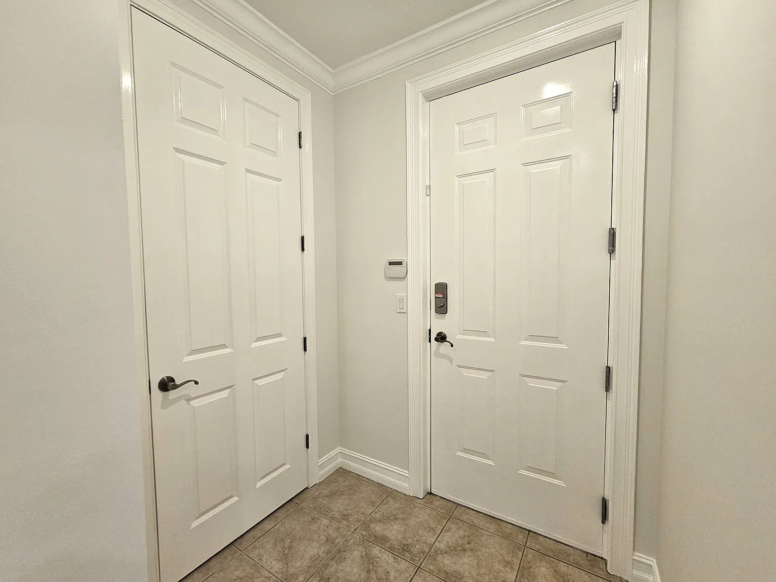 3 bed, 2.5 bath, 1898 sqft, $3,650 — Photo 3
