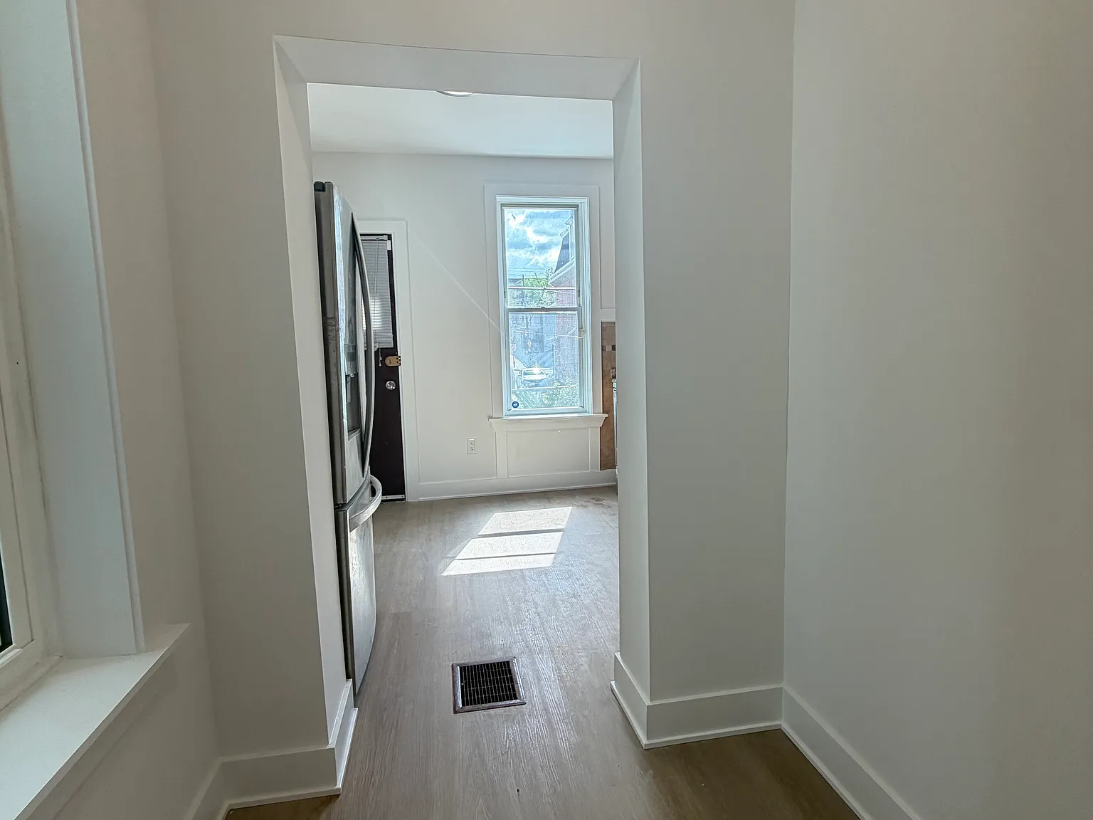3 bed, 1396 sqft, $1,800 — Photo 2