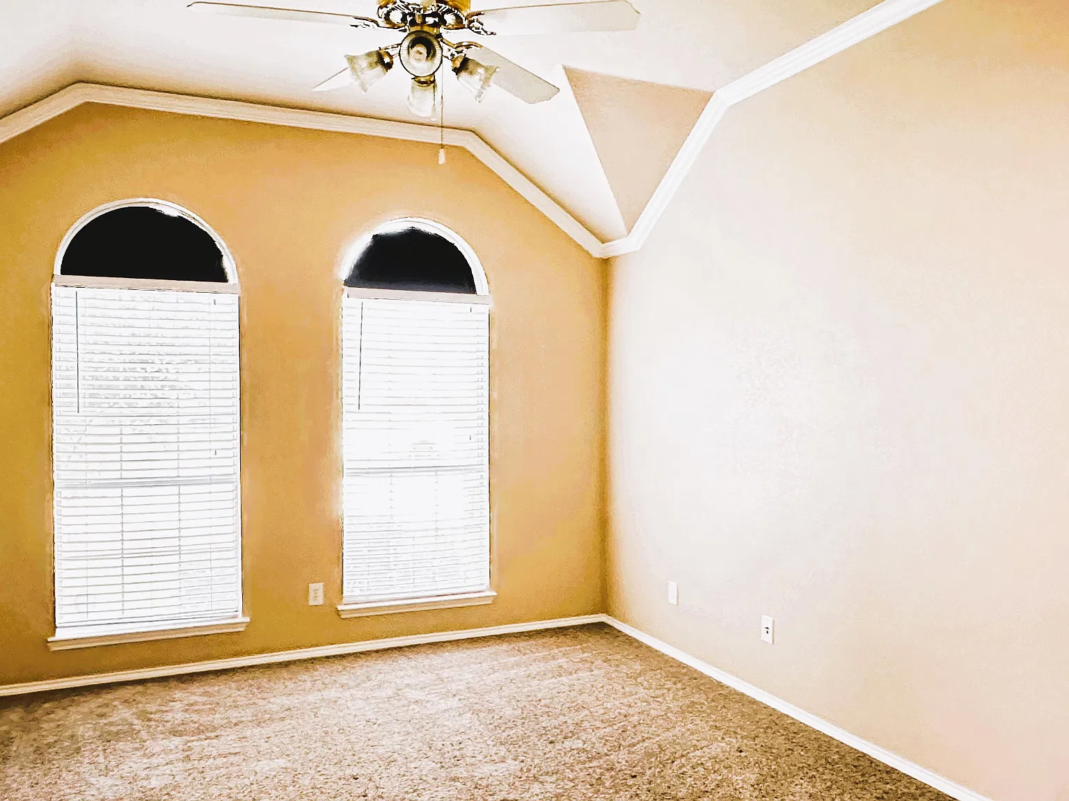 3 bed, 1922 sqft, $2,420 — Photo 3