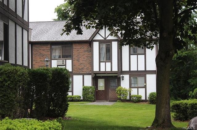 1st image of 17 Brittany Dr