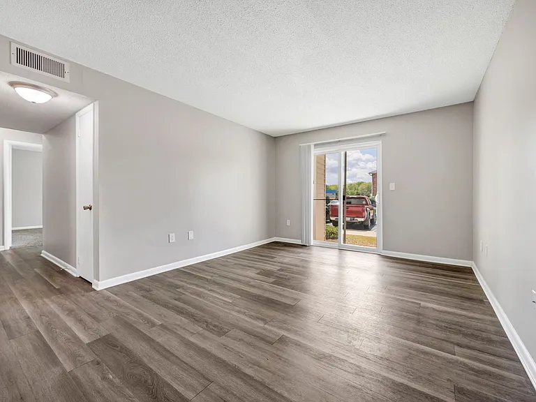 Bentree Apartments — Photo 31