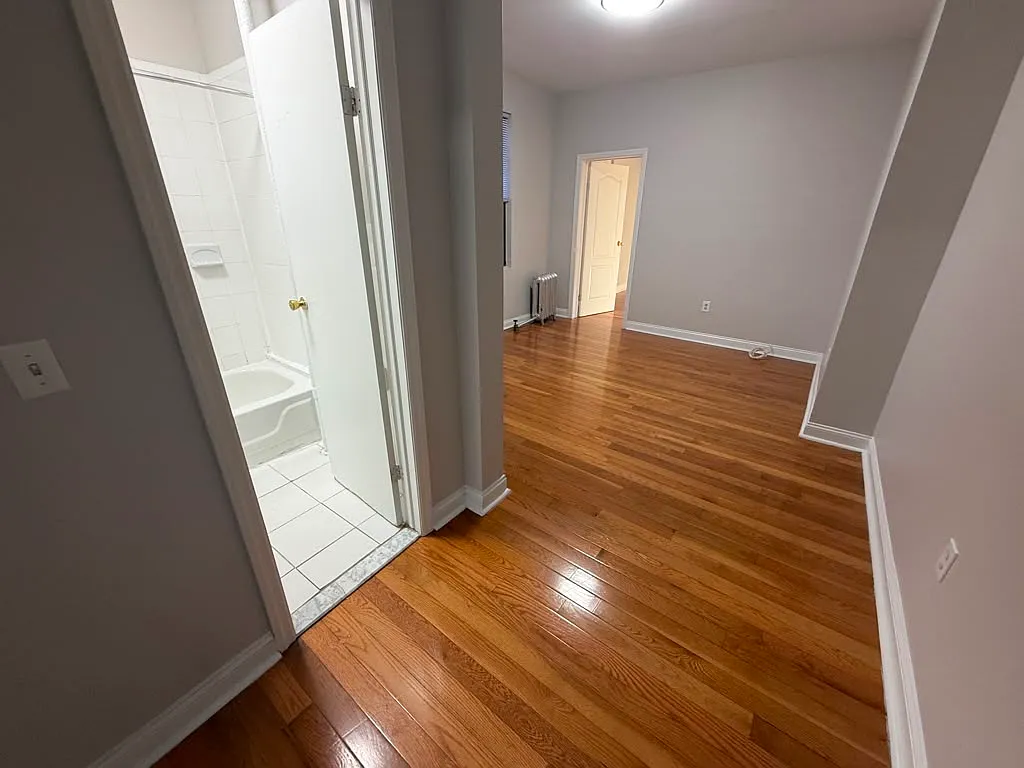 6308 Broadway — Photo 3