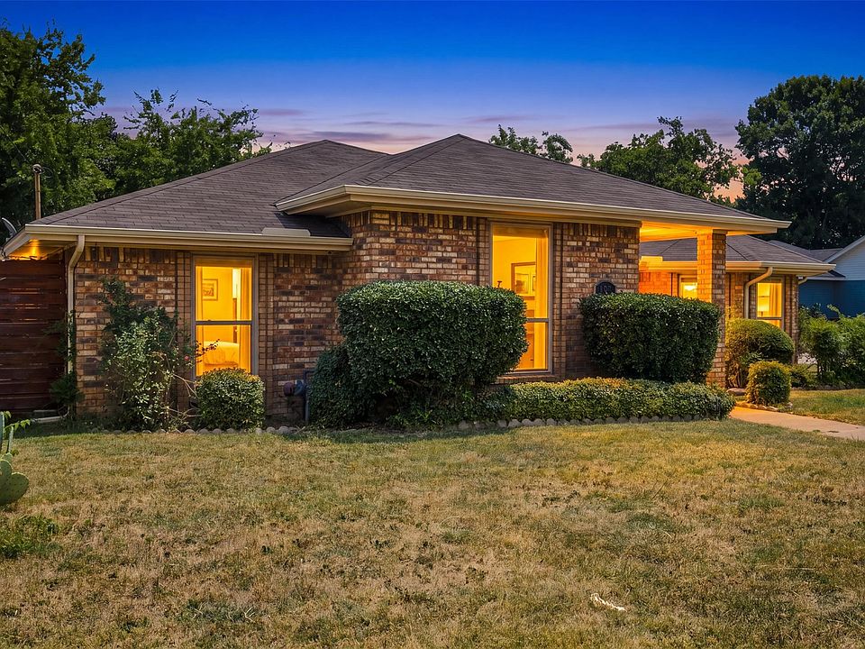 1st image of 135 Meadow Ridge Dr