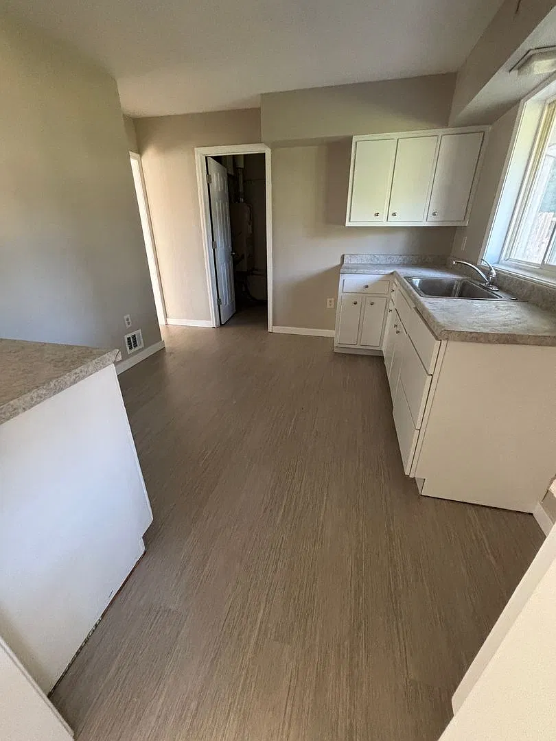 Fully remodeled 3 bedroom 2 bath — Photo 2