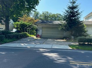 296 Riva Ave FLOOR 2, Milltown, NJ 08850