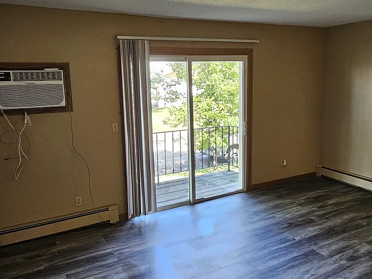 509 Hougen St S — Photo 2
