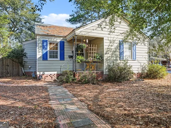 2224 E 38th St, Savannah, GA 31404