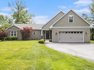 22085 Thorofare Rd, Grosse Ile, MI, 48138