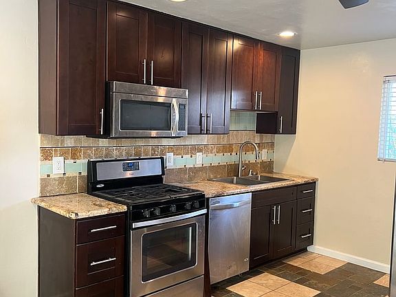 4th image of 212 Oceanside Blvd