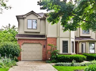 106 E Ellis Ave, Libertyville, IL 60048