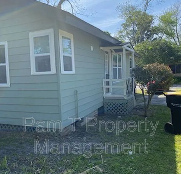 16 Helmken St — Photo 34